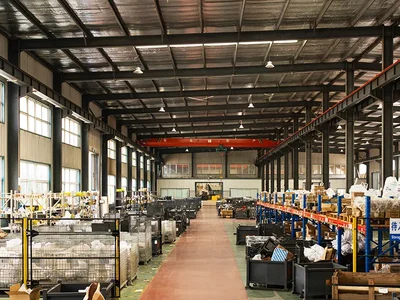 Almacén de cáncamos de elevación semiterminados y stock